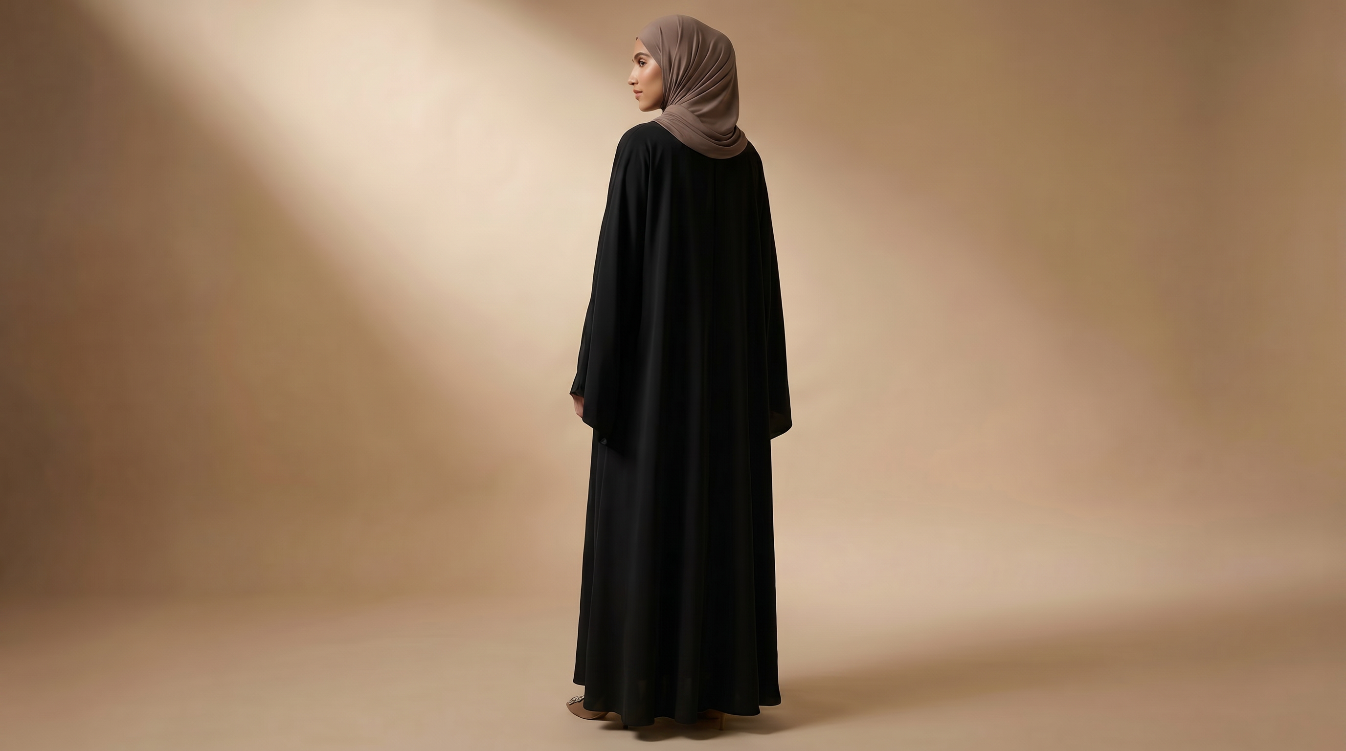 ILYA essential obsedian black abaya
