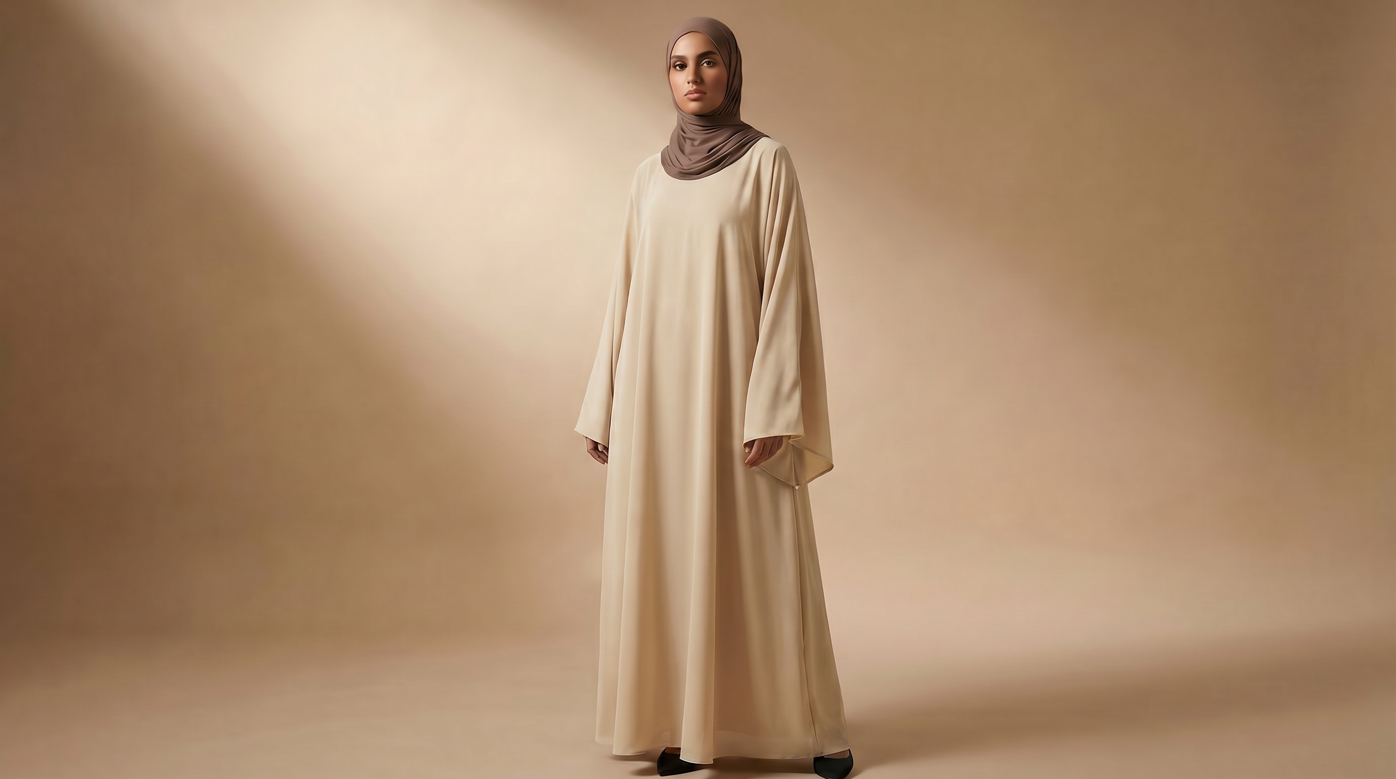 ILYA essential pearl sand abaya