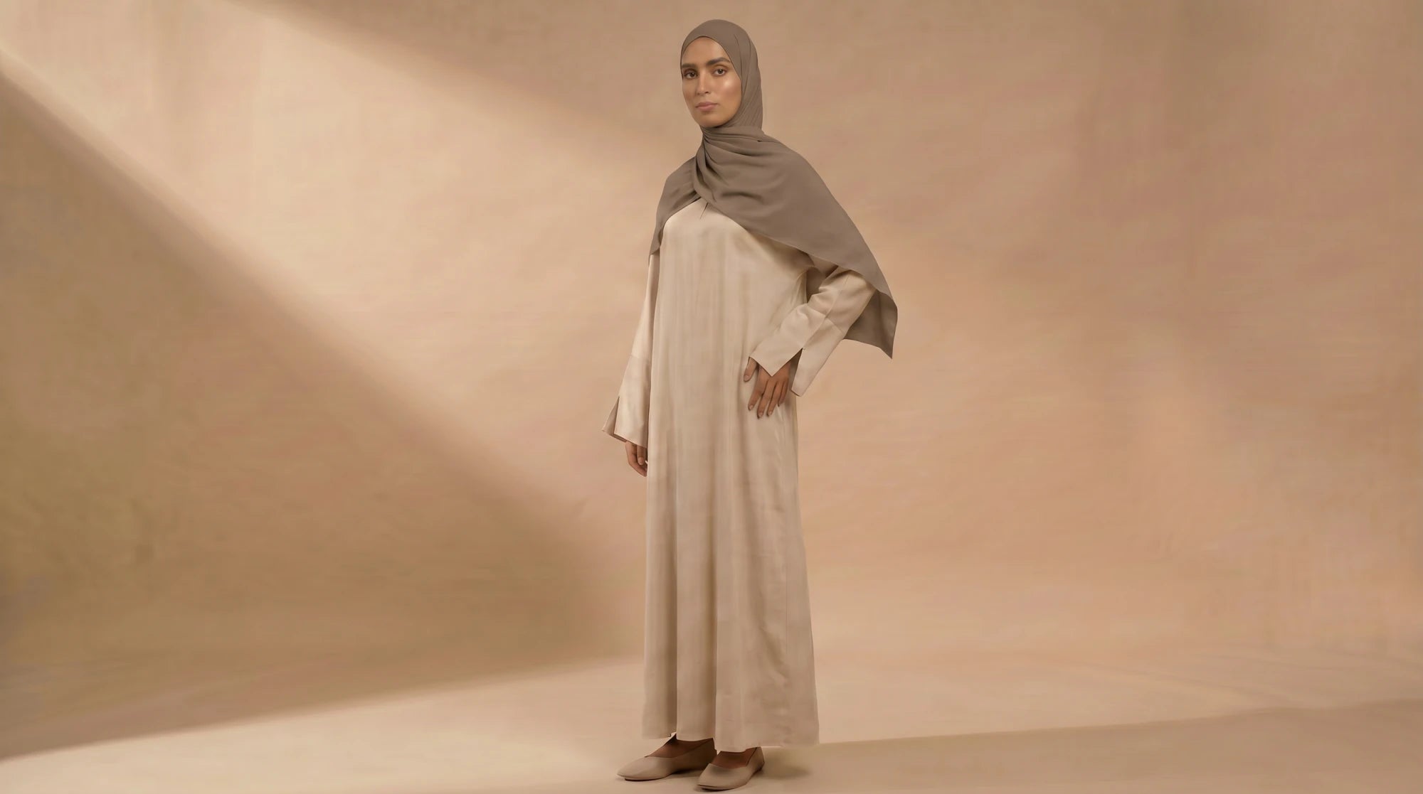 LINEN ILYA IVORY ABAYA