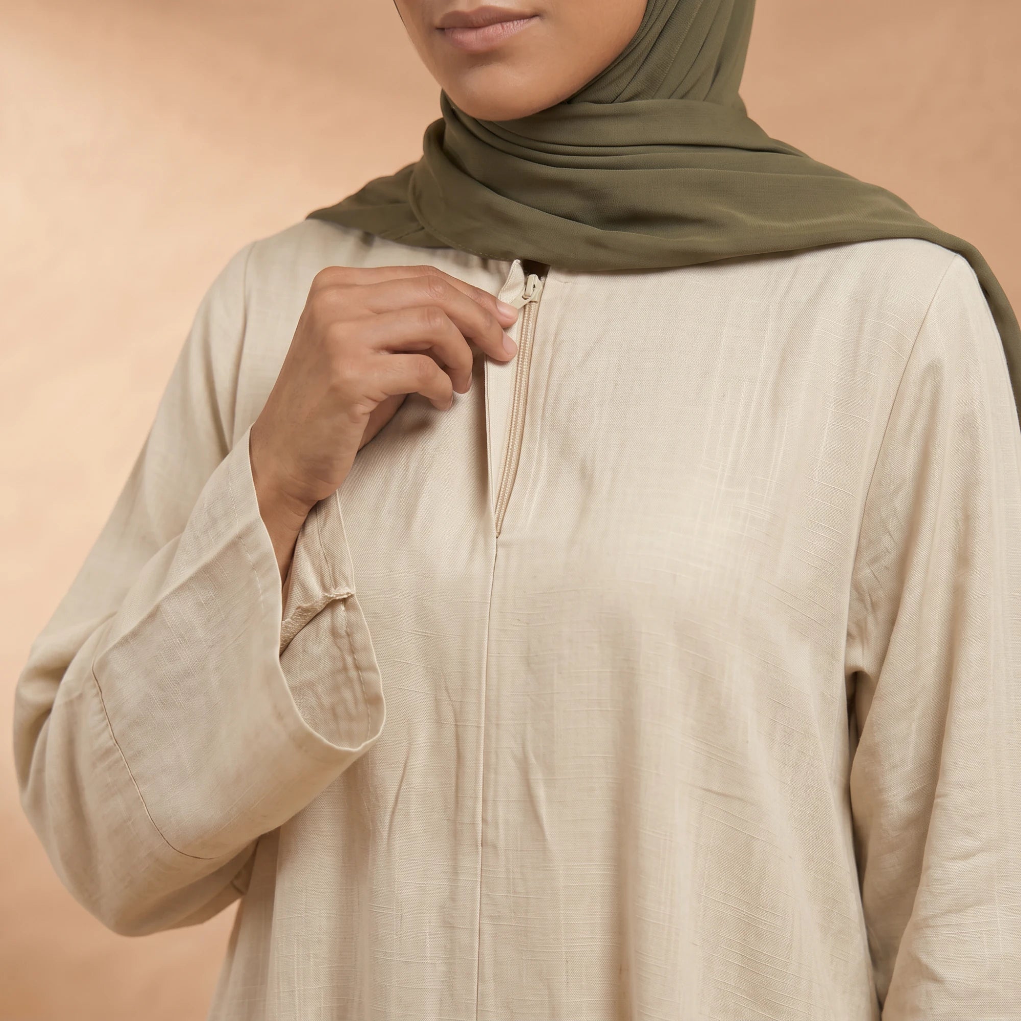 AMMEFRIENDLY ILYA IVORY ABAYA