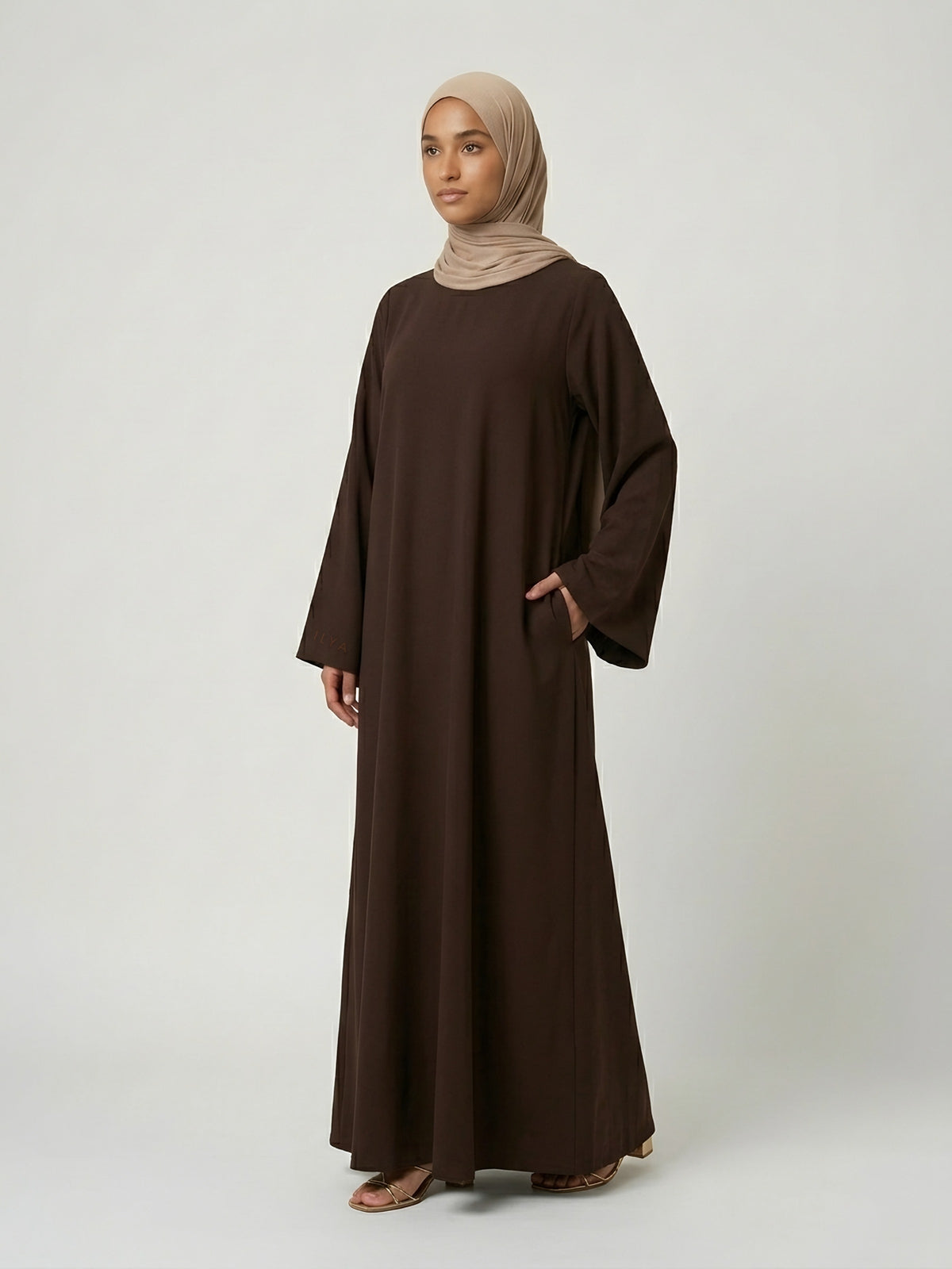 ESSENTIAL DEEP BROWN ILYA ABAYA