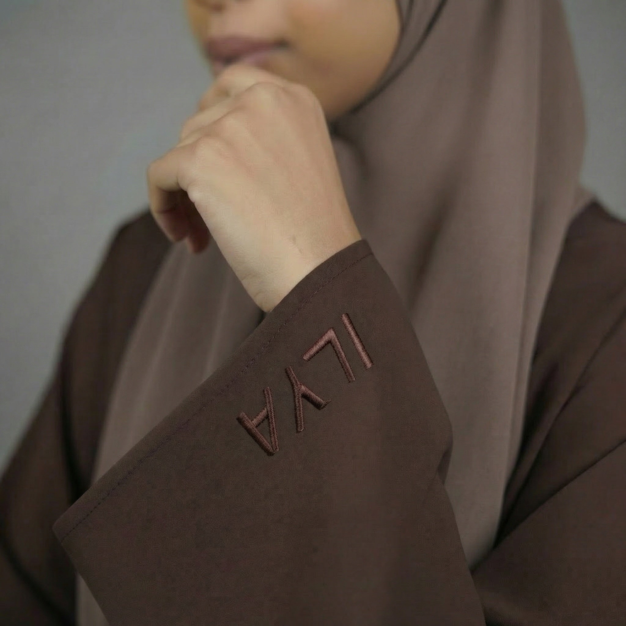 ILYA ESSENTIAL DEEP BROWN ABAYA