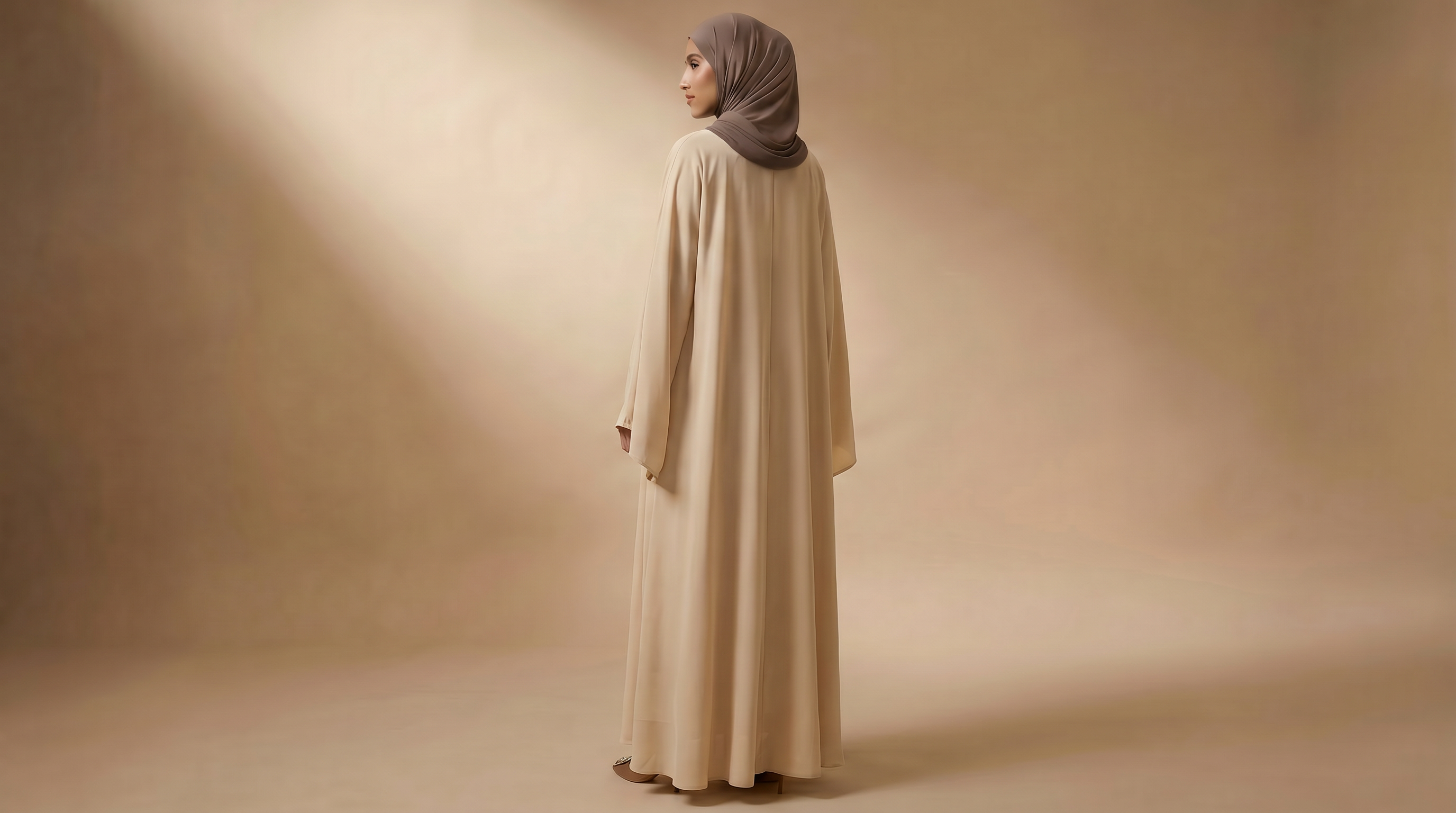 ILYA essential pearl sand abaya