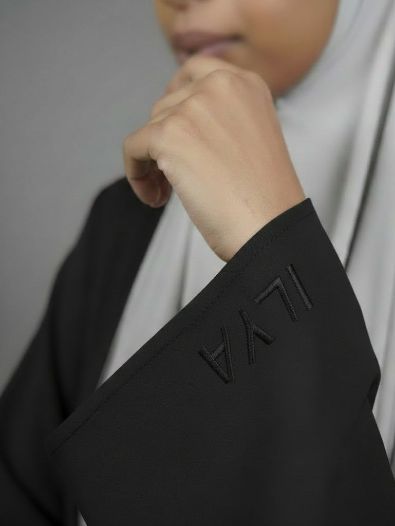 ILYA essential obsedian black abaya