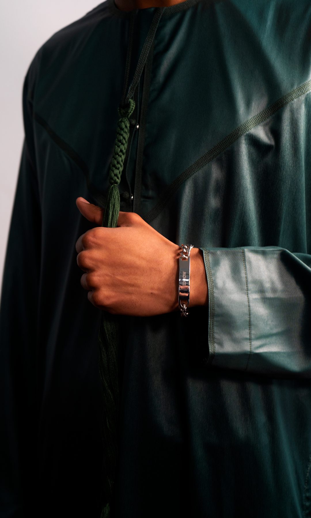 THE ESSENTIAL EMERALD GREEN ILYA EMIRATI