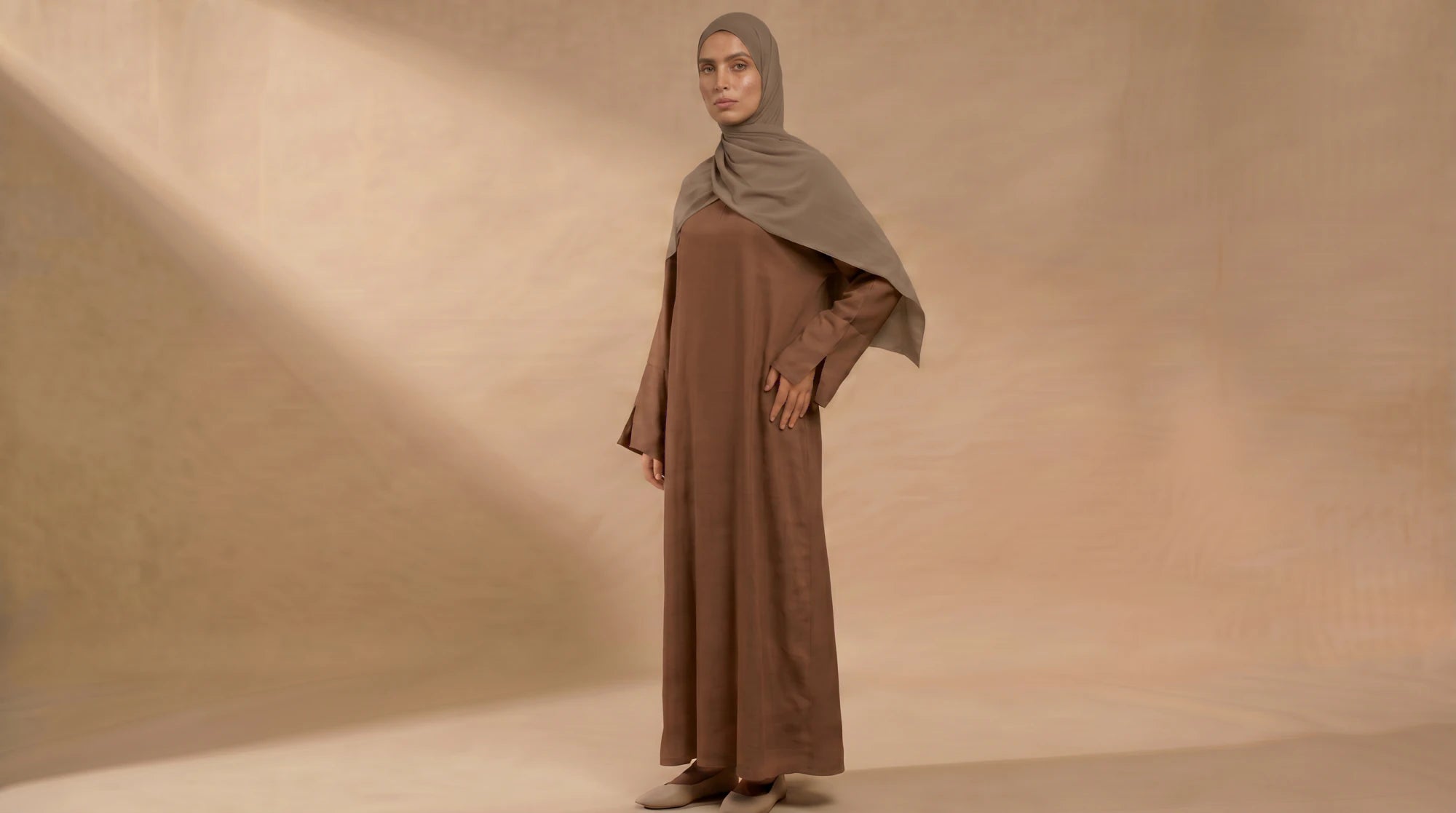 LINEN ILYA COCOA ABAYA