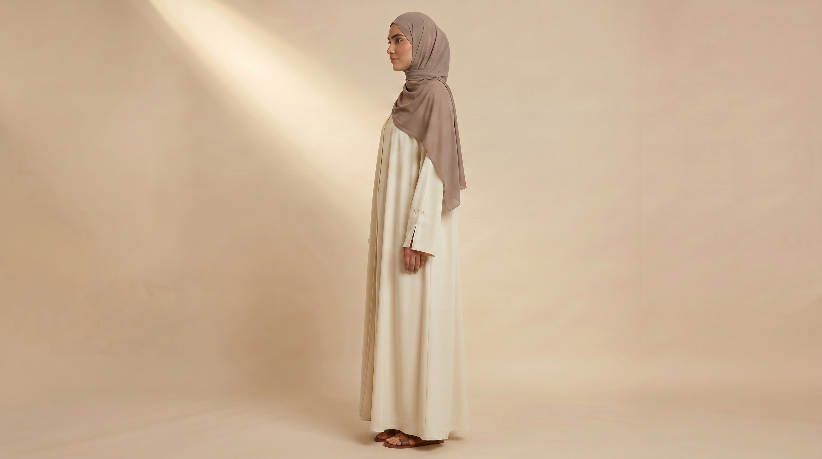 DRAPE ILYA PEARL SAND ABAYA